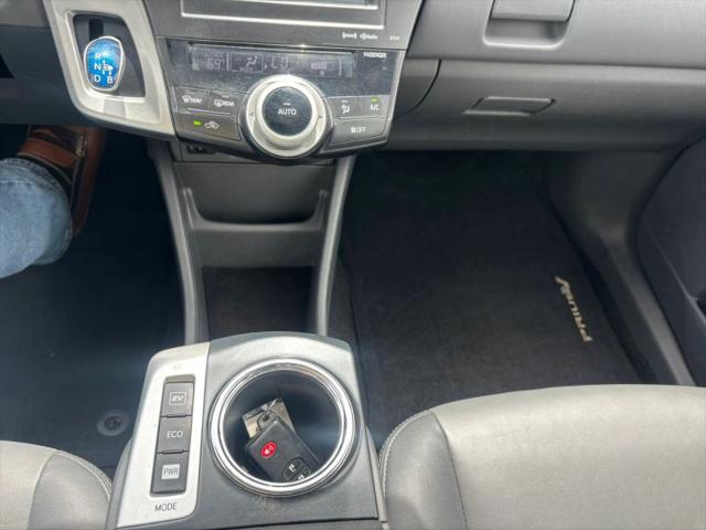 2014 Toyota Prius v Five