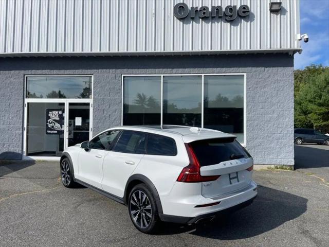 2021 Volvo V60 Cross Country T5