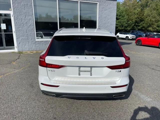 2021 Volvo V60 Cross Country T5