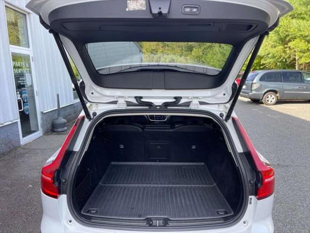 2021 Volvo V60 Cross Country T5
