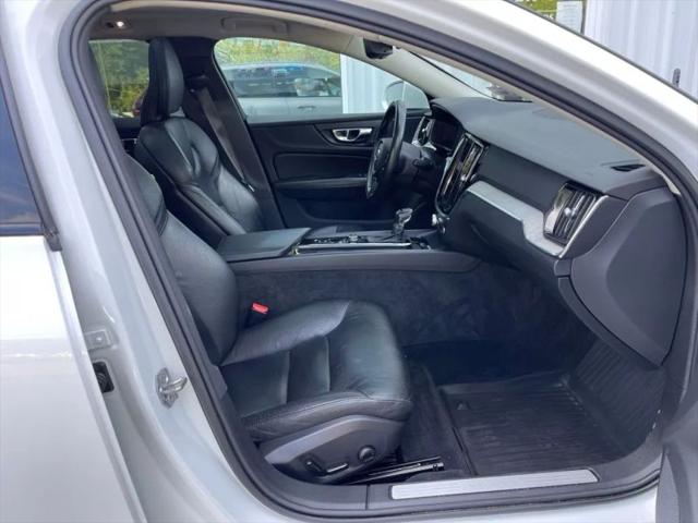 2021 Volvo V60 Cross Country T5