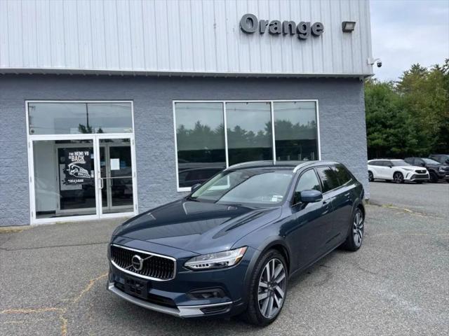 2025 Volvo V90 Cross Country Plus, B6 AWD Gas (mild hybrid) for sale in Fitchburg, MA
