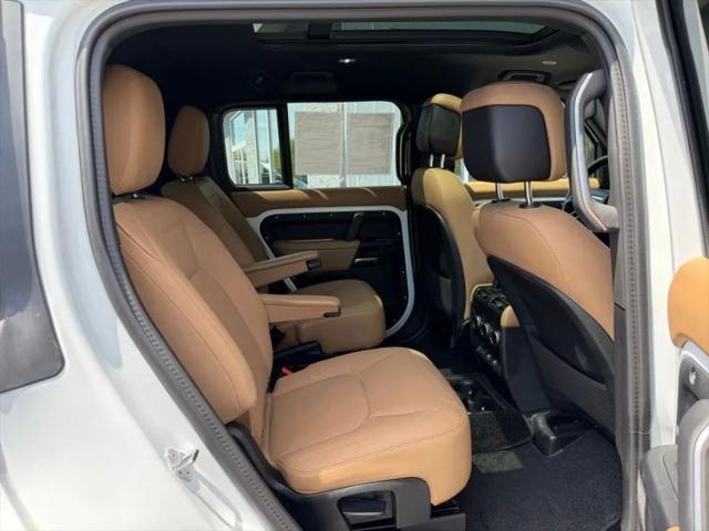 2025 Land Rover Defender 130 P400 X-Dynamic SE