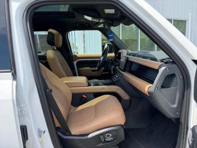 2025 Land Rover Defender 130 P400 X-Dynamic SE