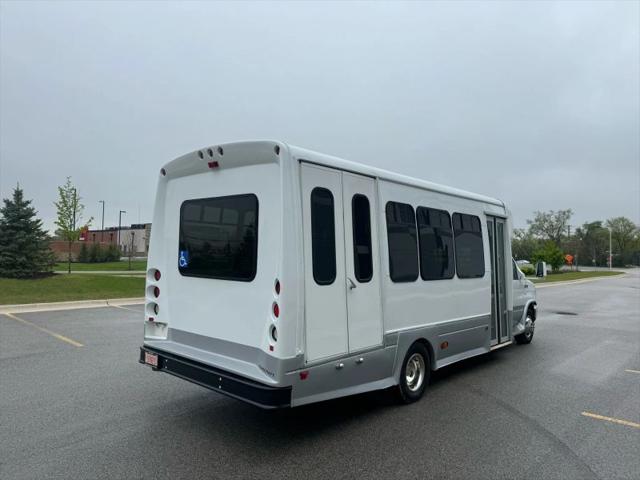 2011 Ford E-450 Cutaway XL
