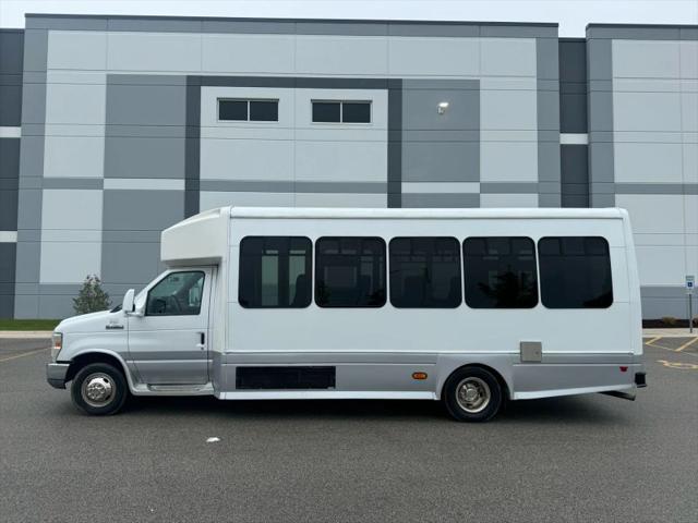 2011 Ford E-450 Cutaway XL