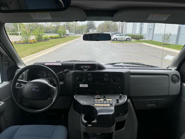 2011 Ford E-450 Cutaway XL