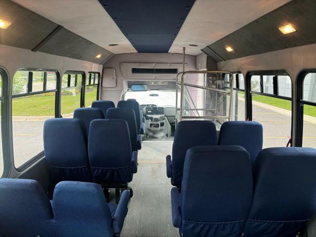 2011 Ford E-450 Cutaway XL
