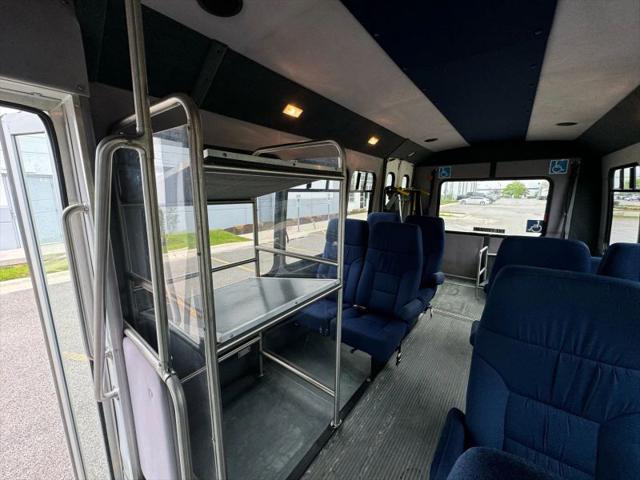 2011 Ford E-450 Cutaway XL