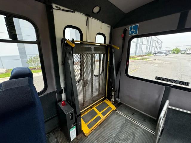 2011 Ford E-450 Cutaway XL