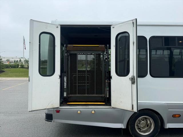 2011 Ford E-450 Cutaway XL