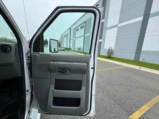2011 Ford E-450 Cutaway XL