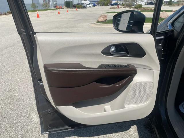 2020 Chrysler Voyager L