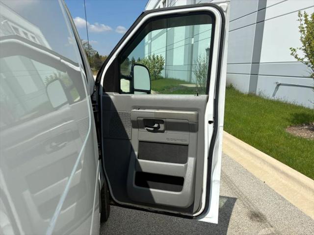 2012 Ford E-350 Super Duty Commercial