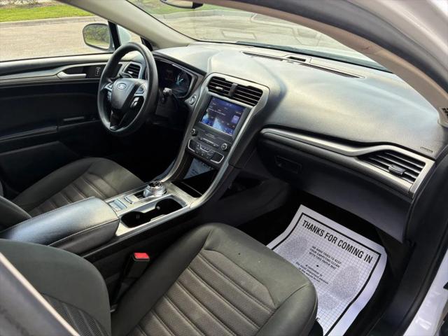 2020 Ford Fusion SE