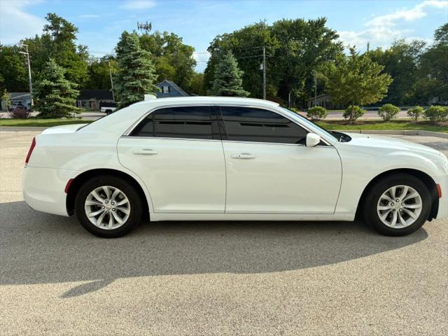 2021 Chrysler 300 Touring
