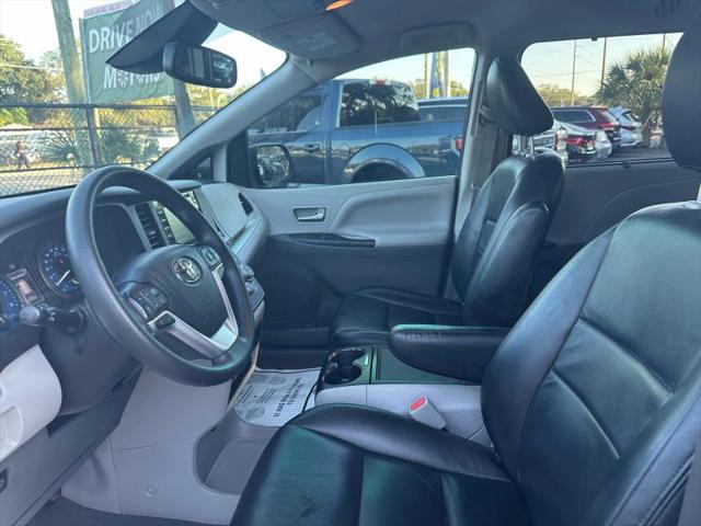 2020 Toyota Sienna LE