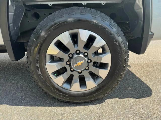 2024 Chevrolet Silverado 2500HD 4WD Crew Cab Standard Bed Custom