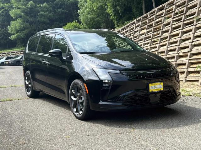 2027 Chrysler Pacifica Limited for sale in Greenvale, NY