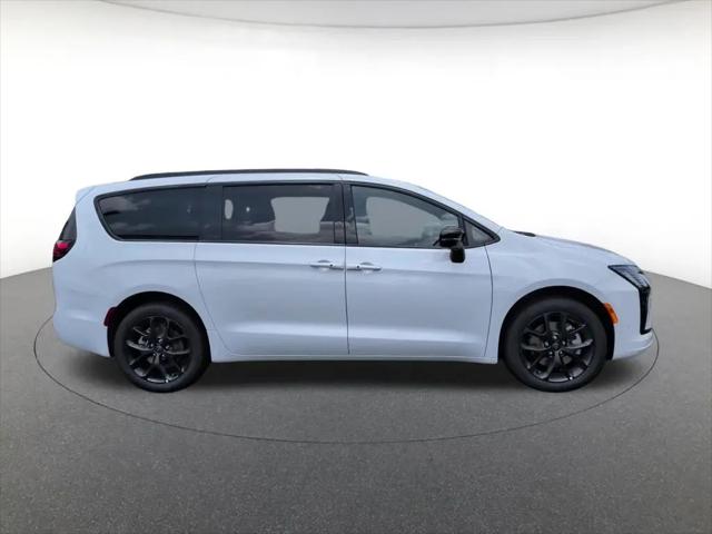 2027 Chrysler Pacifica Limited AWD
