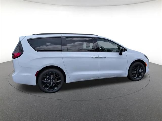 2027 Chrysler Pacifica Limited AWD