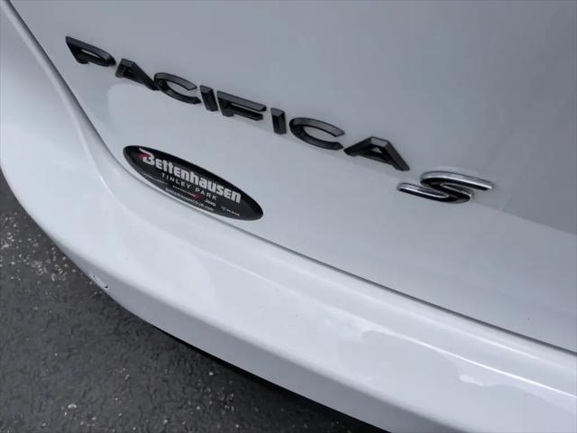2027 Chrysler Pacifica Limited AWD