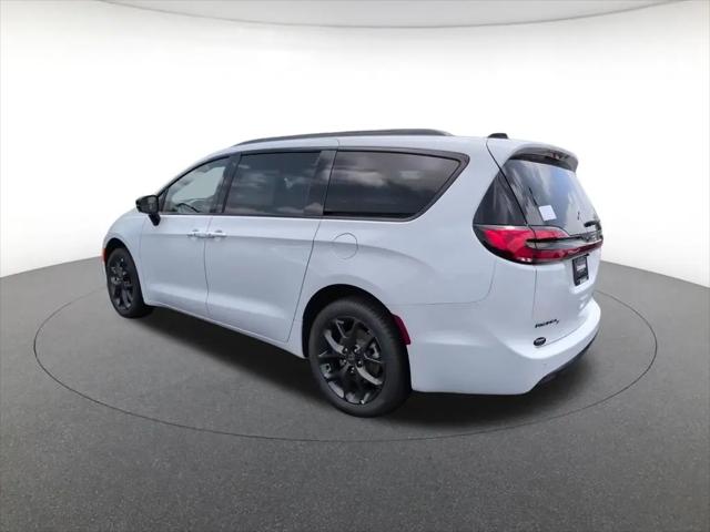 2027 Chrysler Pacifica Limited AWD