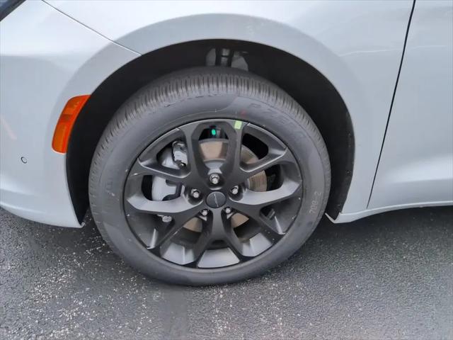 2027 Chrysler Pacifica Limited AWD