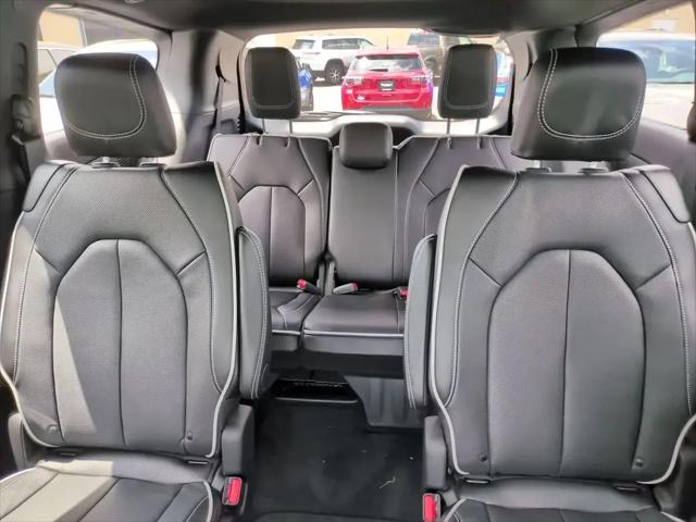 2027 Chrysler Pacifica Limited AWD