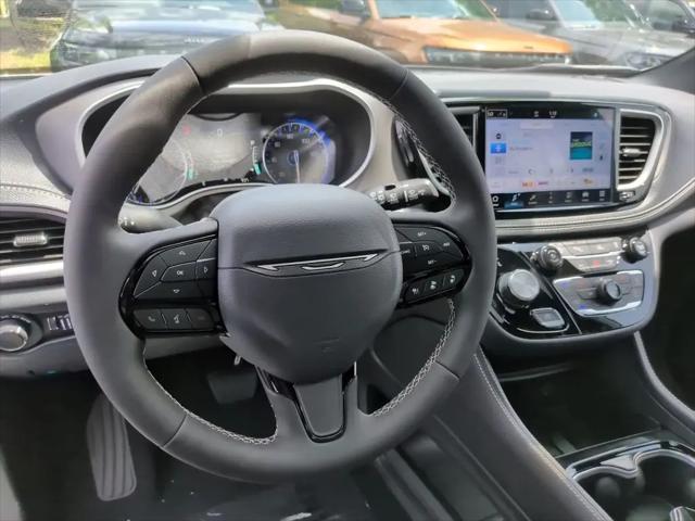 2027 Chrysler Pacifica Limited AWD