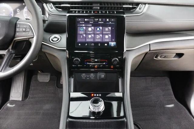 2024 Jeep Grand Cherokee L Laredo 4x4