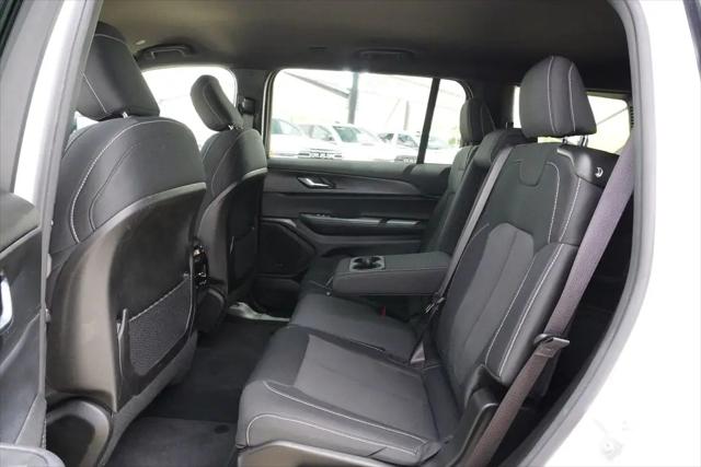 2024 Jeep Grand Cherokee L Laredo 4x4
