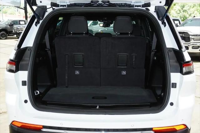 2024 Jeep Grand Cherokee L Laredo 4x4