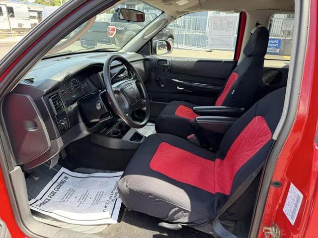 2004 Dodge Dakota Base