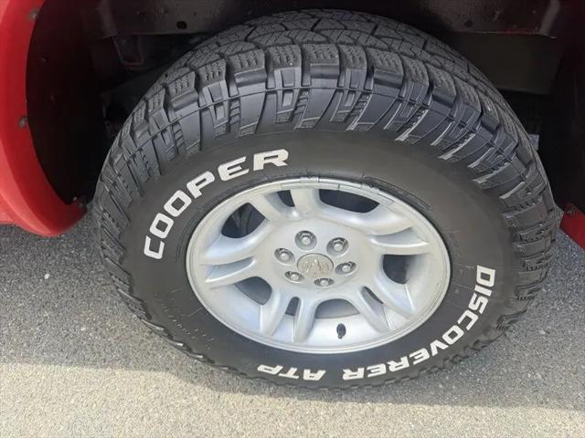 2004 Dodge Dakota Base
