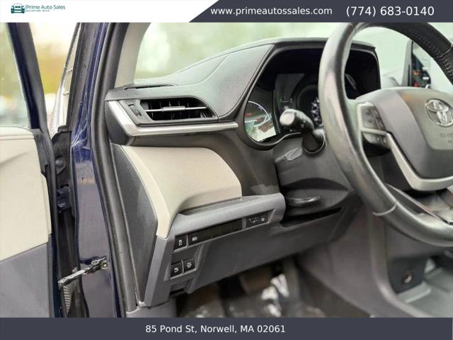 2022 Toyota Sienna XLE