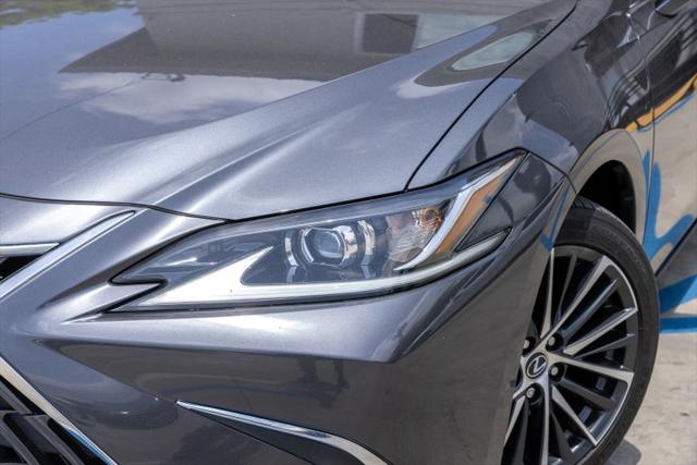 2022 Lexus ES 300h 300h
