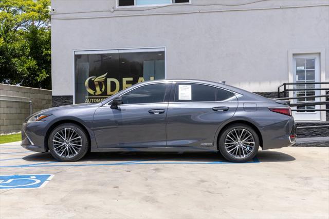 2022 Lexus ES 300h 300h