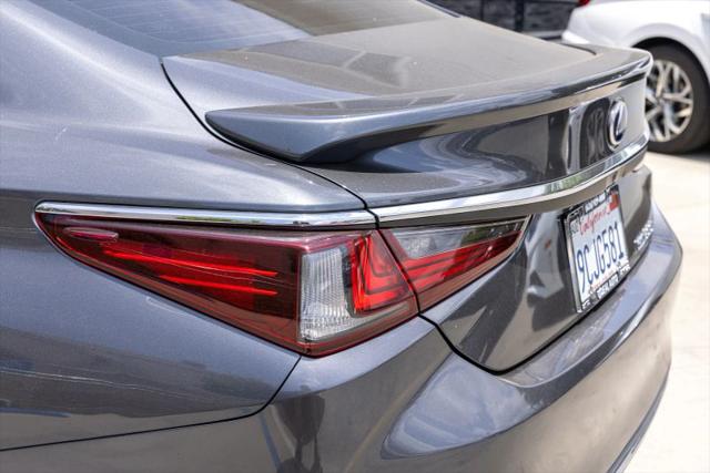 2022 Lexus ES 300h 300h