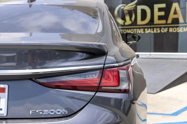 2022 Lexus ES 300h 300h