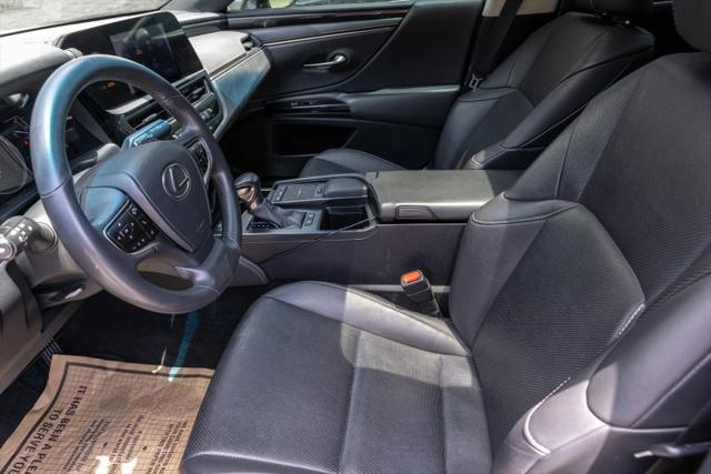 2022 Lexus ES 300h 300h