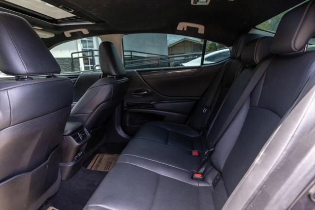 2022 Lexus ES 300h 300h