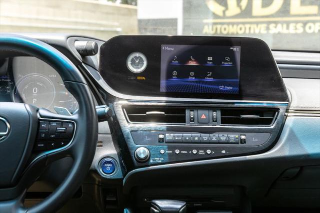 2022 Lexus ES 300h 300h