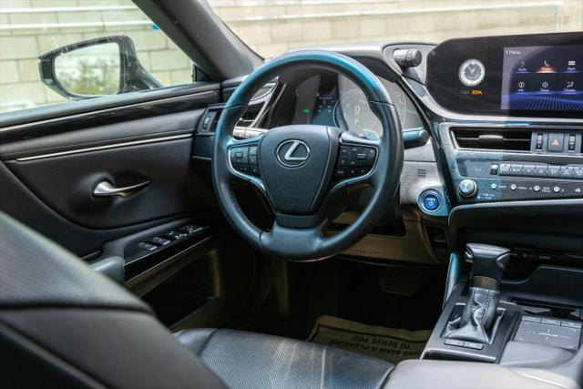 2022 Lexus ES 300h 300h