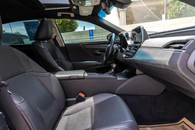 2022 Lexus ES 300h 300h