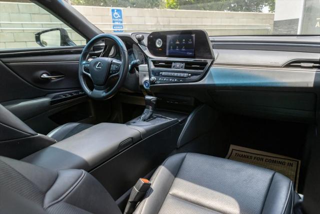 2022 Lexus ES 300h 300h