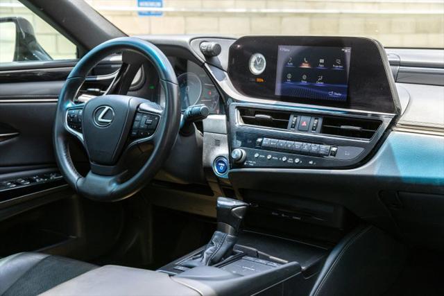 2022 Lexus ES 300h 300h