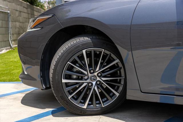 2022 Lexus ES 300h 300h