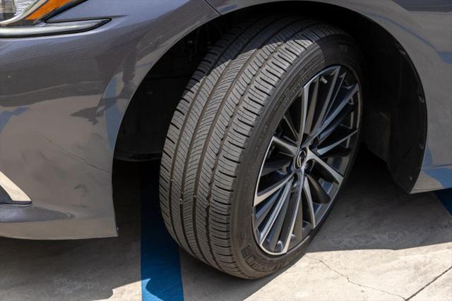 2022 Lexus ES 300h 300h