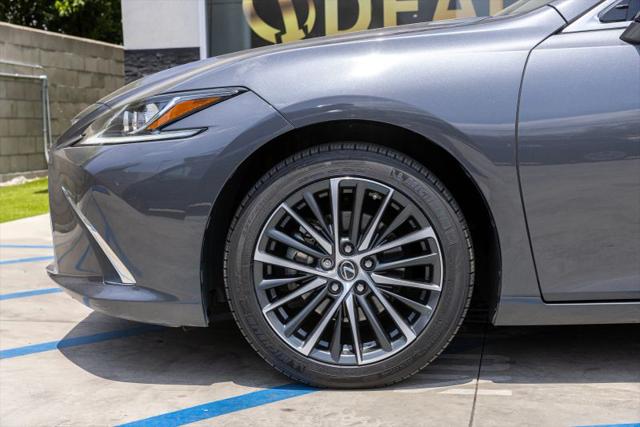 2022 Lexus ES 300h 300h